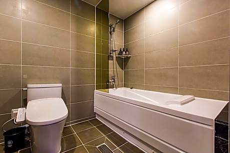 Deluxe Twin Room with Half-Beach View