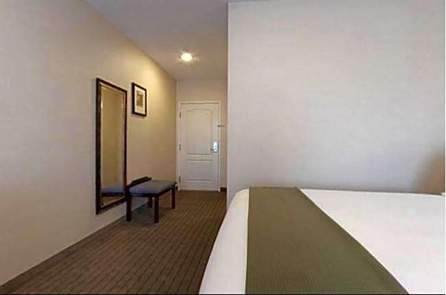 Holiday Inn Express Hotel & Suites Grants Milan By IHG