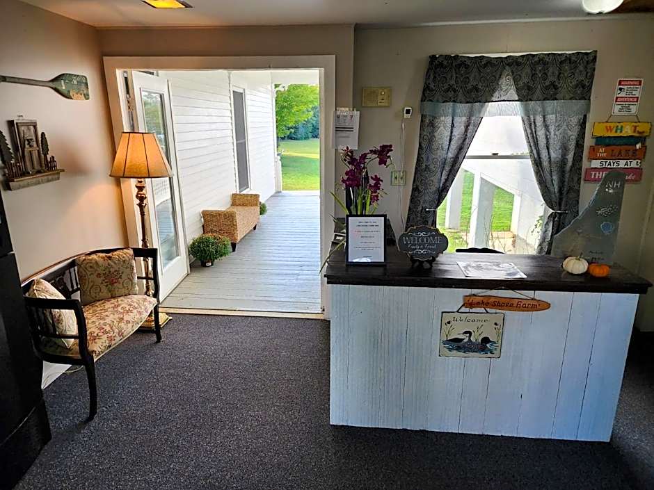 Lake Shore Farm Inn