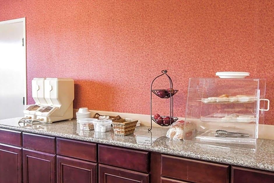 Bridgeway Inn & Suites
