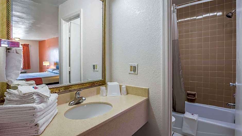 Motel 6-Portsmouth, VA