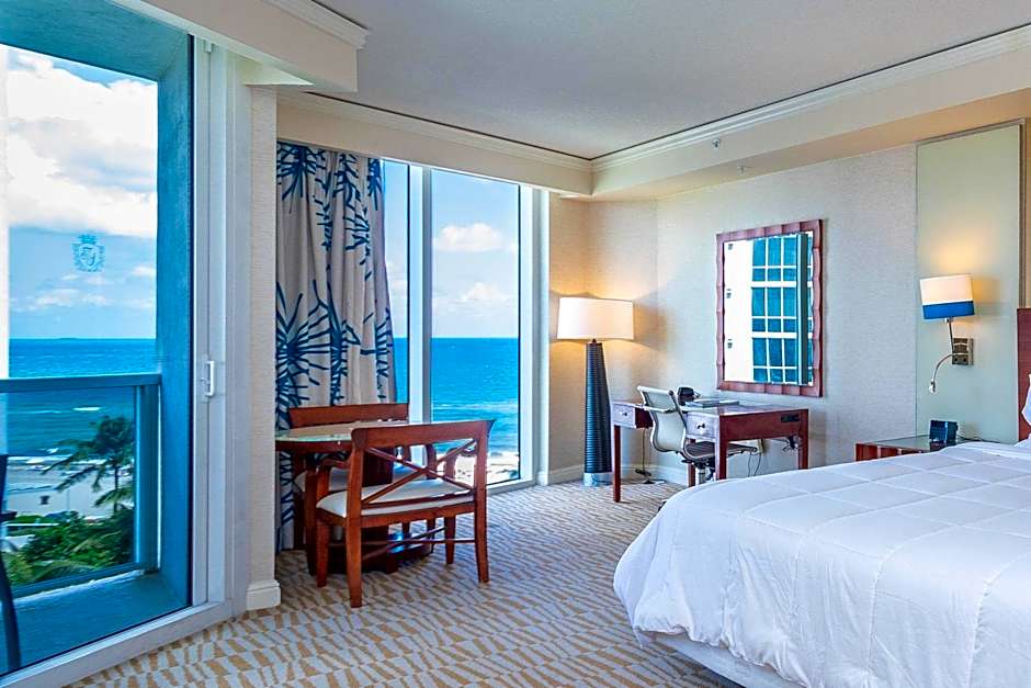TRUMP INTL 2 BEDROOM APARTMENT 1600 Sqf Ocean and Bay View