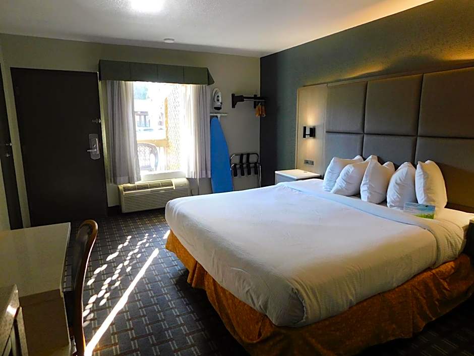Days Inn & Suites by Wyndham Downtown Gatlinburg Parkway