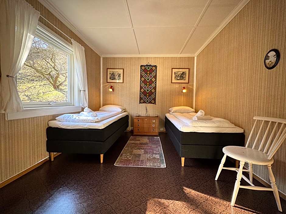 Svingen Guesthouse - Panoramic Fjord Views in Flåm