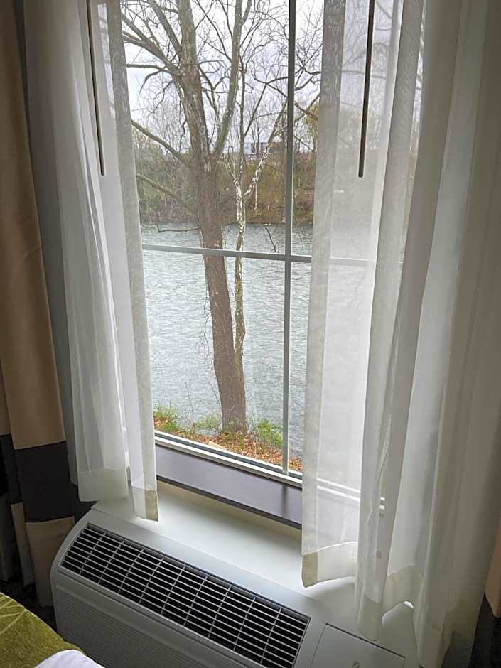 Comfort Inn Connellsville Riverview