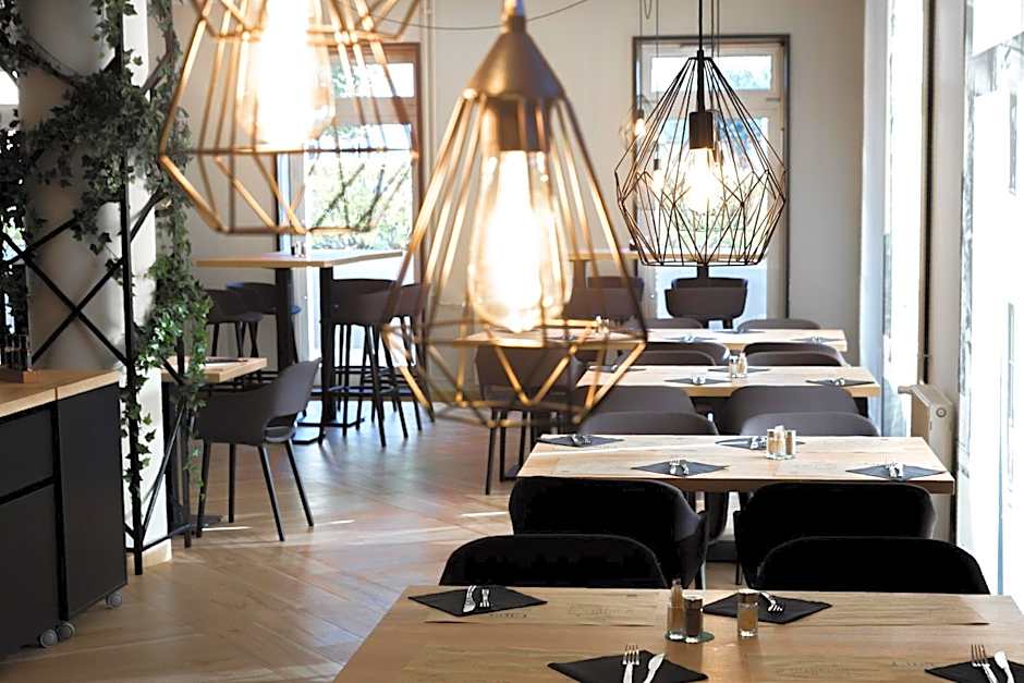 Lipa, Hotel & Bistro