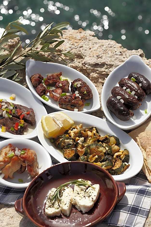 Melpo Antia Hotel & Suites