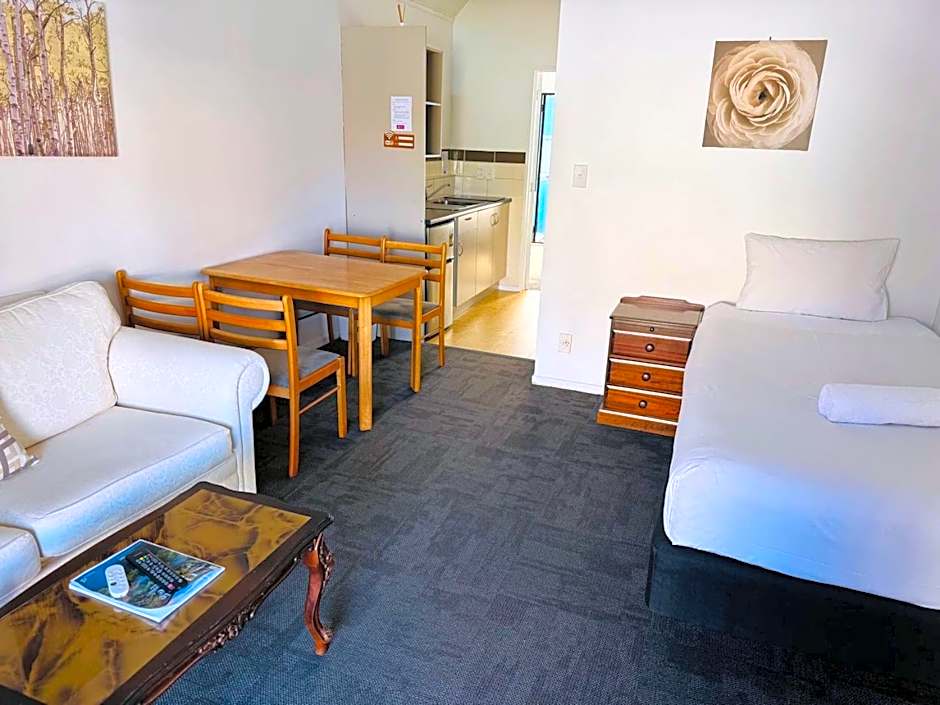 Apex On Fenton Motel