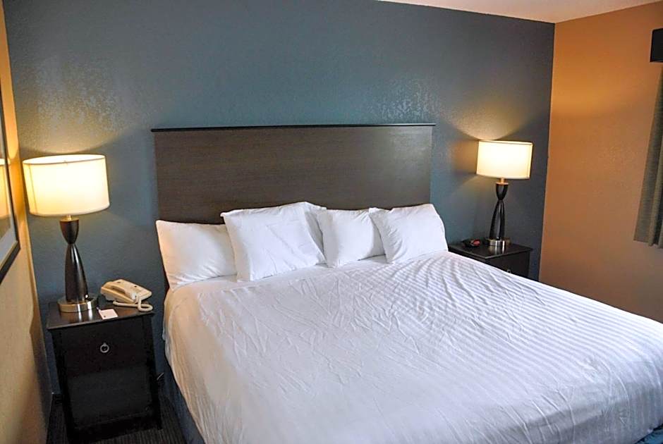 AmericInn by Wyndham Clear Lake