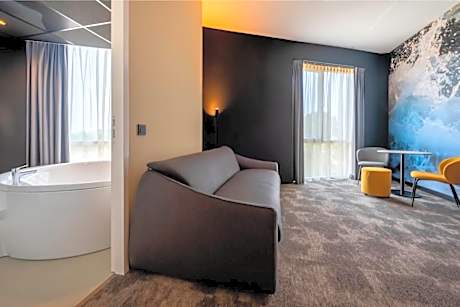 Deluxe Suite with Spa Bath