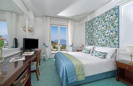 Classic Triple Room with Sea View