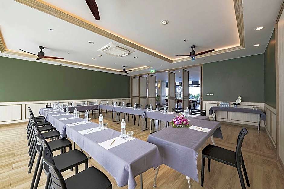 Theorie Hotel Sukhumvit 107 by SLH