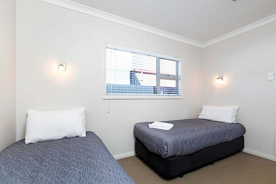 Beach Street Motel Apartments
