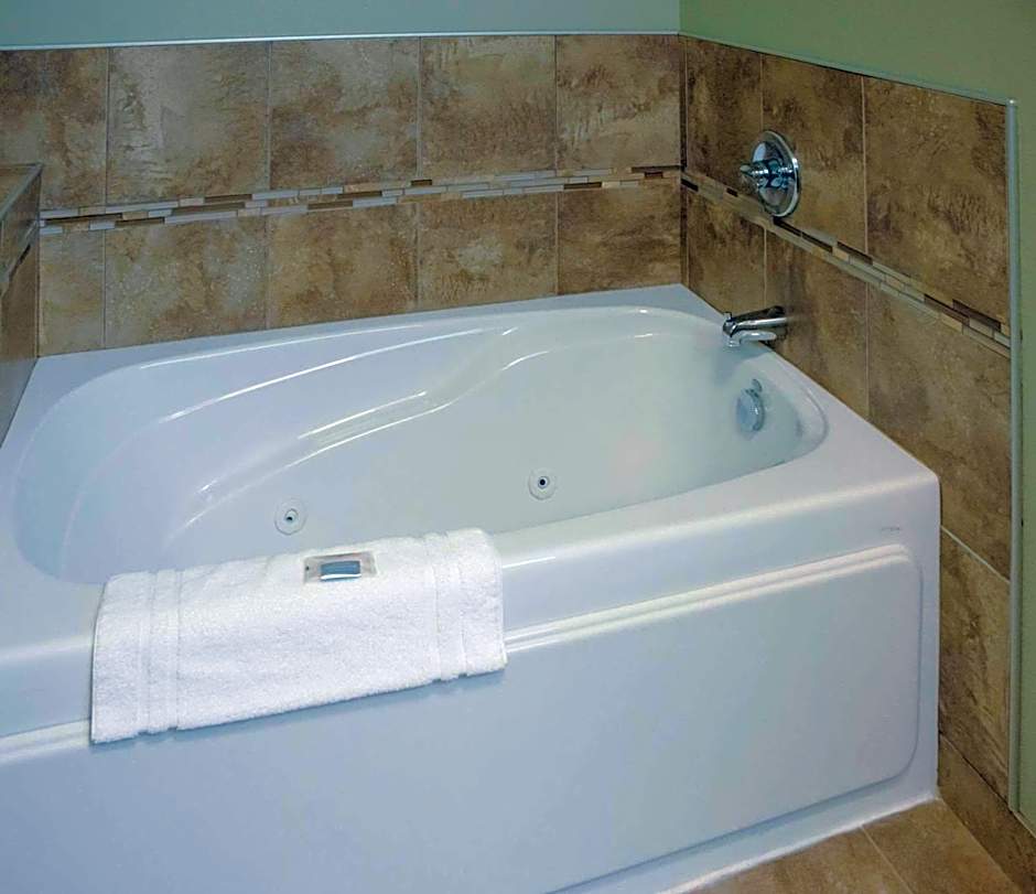 Grand Forks Lodge and Suites