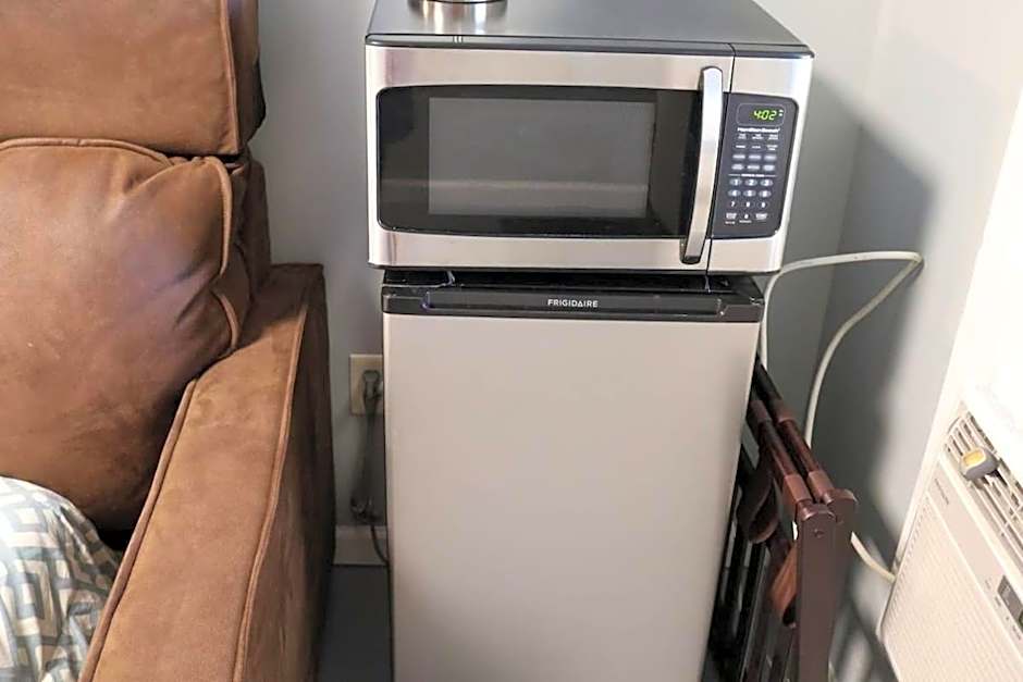 Cozy Room Near Downtown Hendersonville