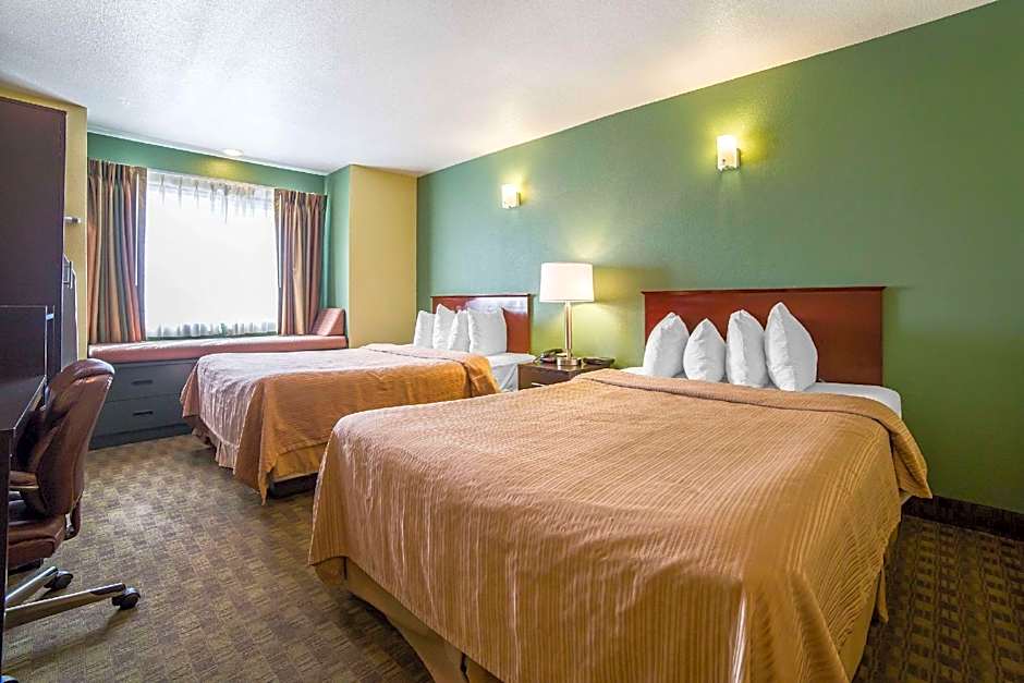 Photo 1 of 7 of 2 Queen Beds, Nonsmoking