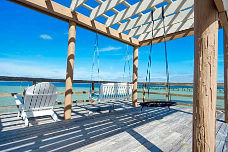 GetAways at Soundside Holiday Beach Resort