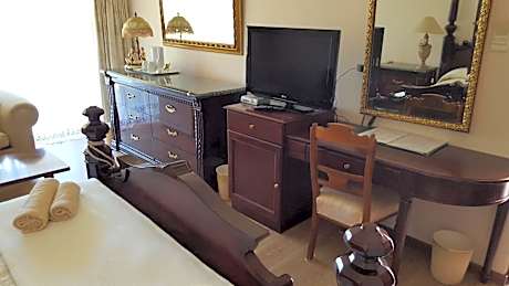 Deluxe Queen Studio