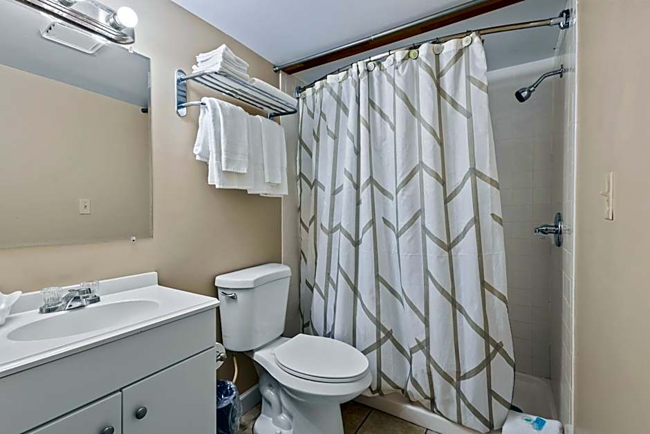 Fort Pierce Oceanfront Inn- Suite- King Bed #6