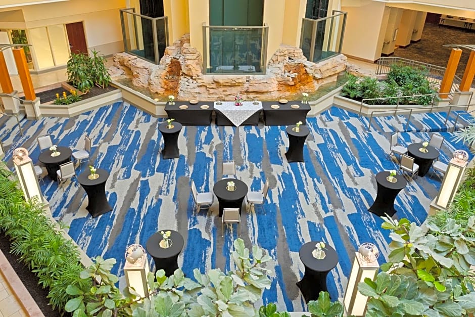 Embassy Suites By Hilton Hotel Tampa-USF/Near Busch Gardens