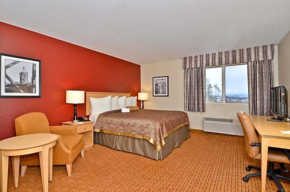 Clackamas Inn and Suites