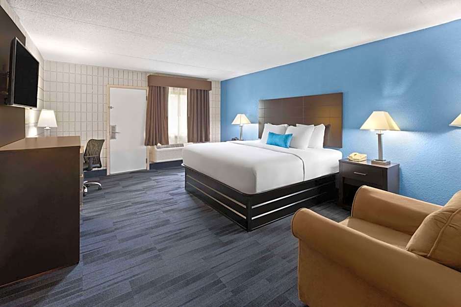 Baymont Inn and Suites by Wyndham Farmington, MO