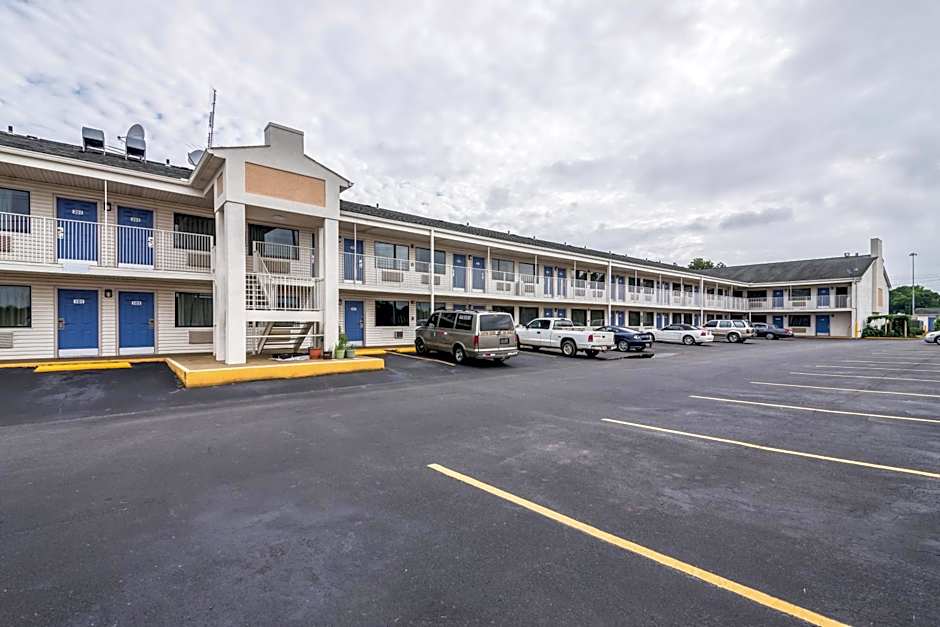 Motel 6-Anniston, AL