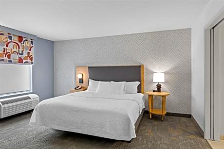 King Suite - Mobility Access/Non-Smoking