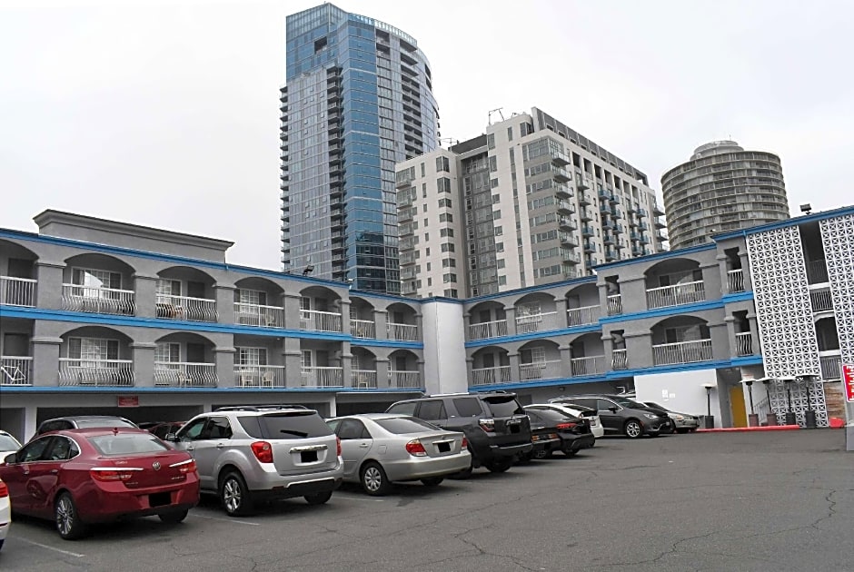 Travelodge by Wyndham Long Beach Convention Center