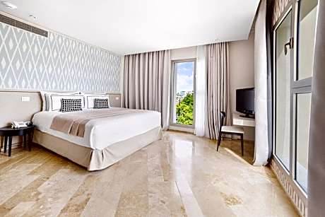 Deluxe Suite with Garden View