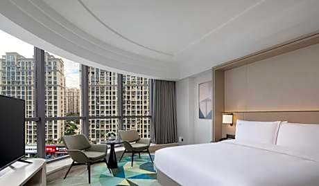 1 King Standard Accessible