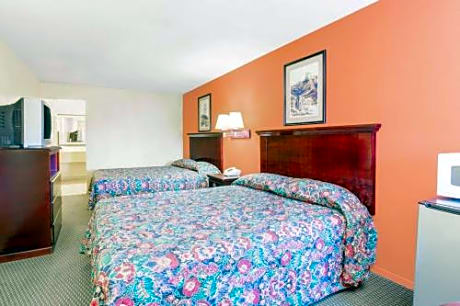 Queen Room with Two Queen Beds  Smoking