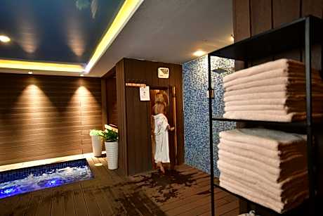 Suite with One King and Two Single Beds with Balcony and Spa Bath - Non-Smoking