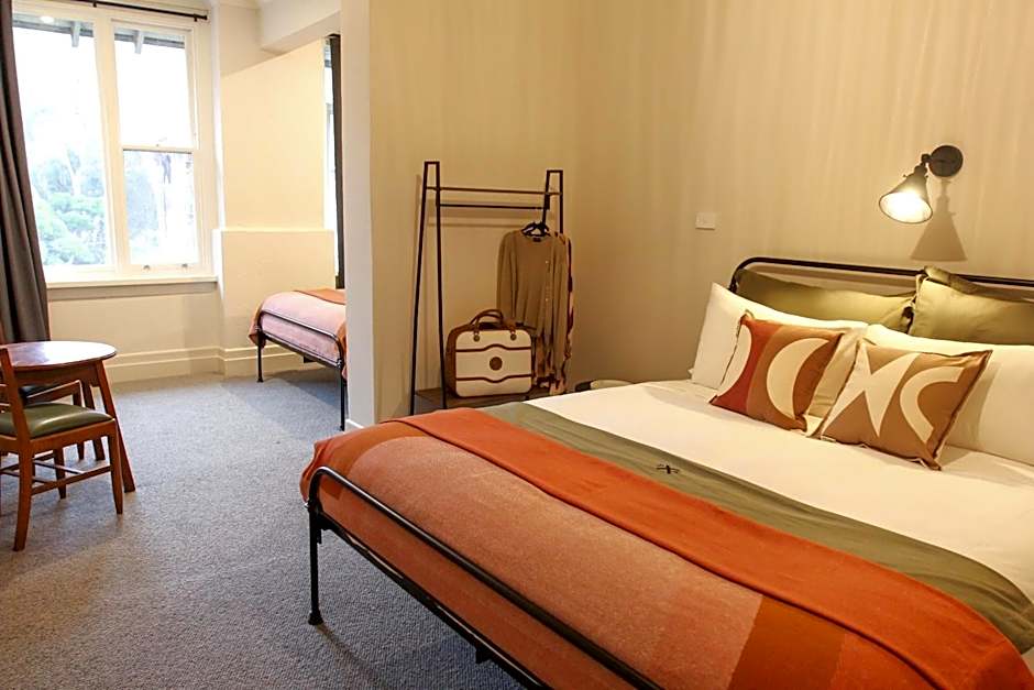 Alpine Hotel, Eat Drink Sleep