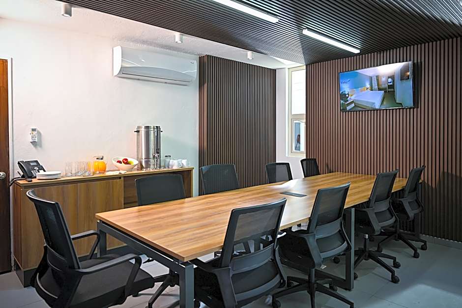 Vista Express Guadalajara Expo Surestay By Bw