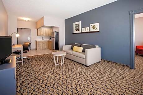 King Suite with Kitchenette and Oversize Tub - Non-Smoking