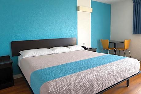 King Bed Non-Smoking