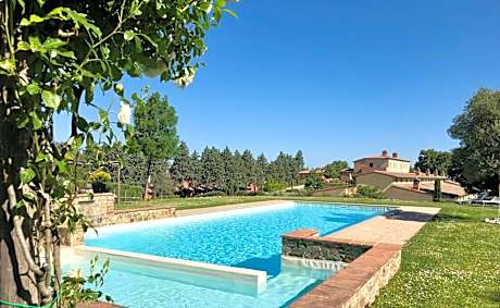 ISA - Luxury Resort with swimming pool immersed in Tuscan nature, apartments with private outdoor area with panoramic view