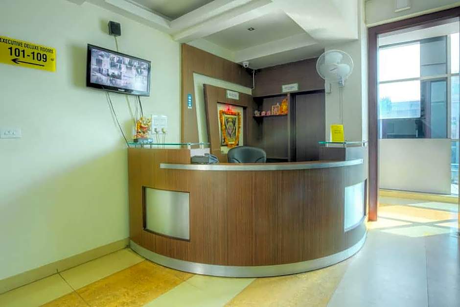 Treebo Shivam Inn Near Singapore Mall