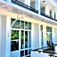 Queens Beach Hotel