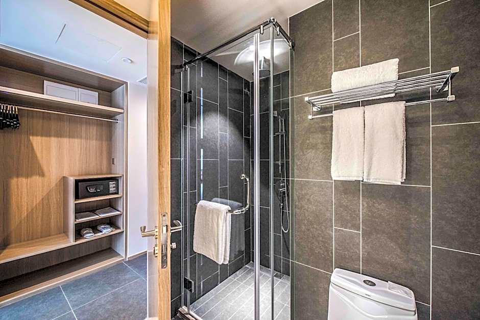 Q-Box Hotel Shanghai Sanjiagang