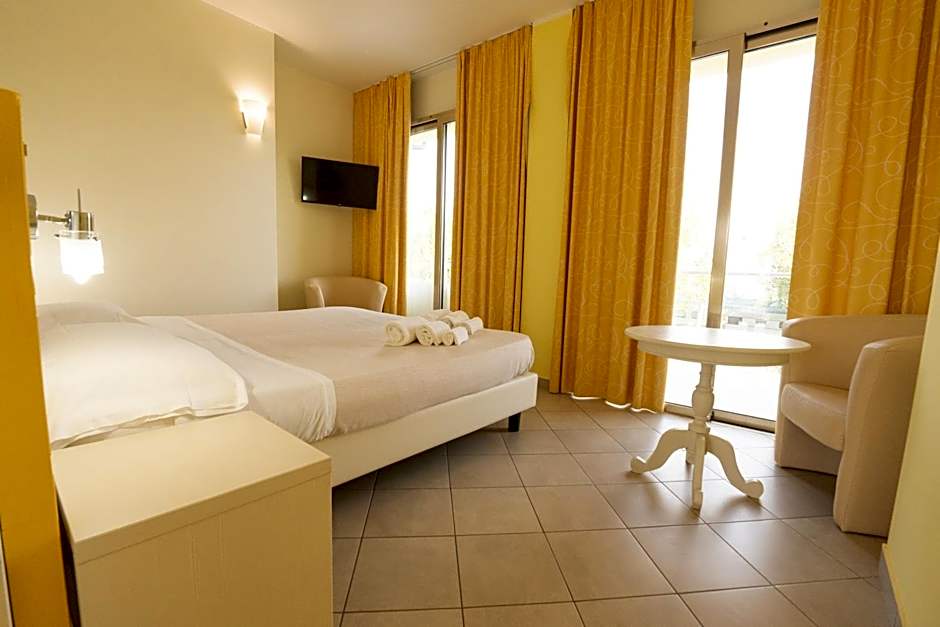 Hotel Baia Di Trainiti