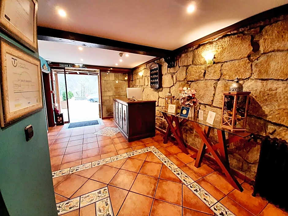 Logis Hotel Restaurante La Casa de Juansabeli