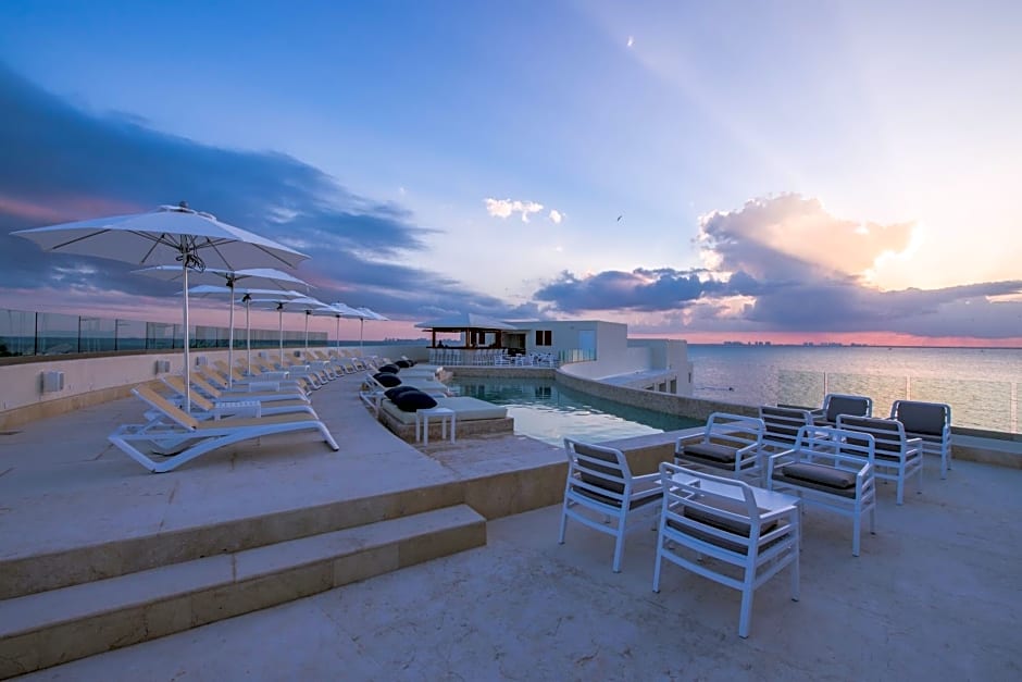 Izla Beach Front Hotel