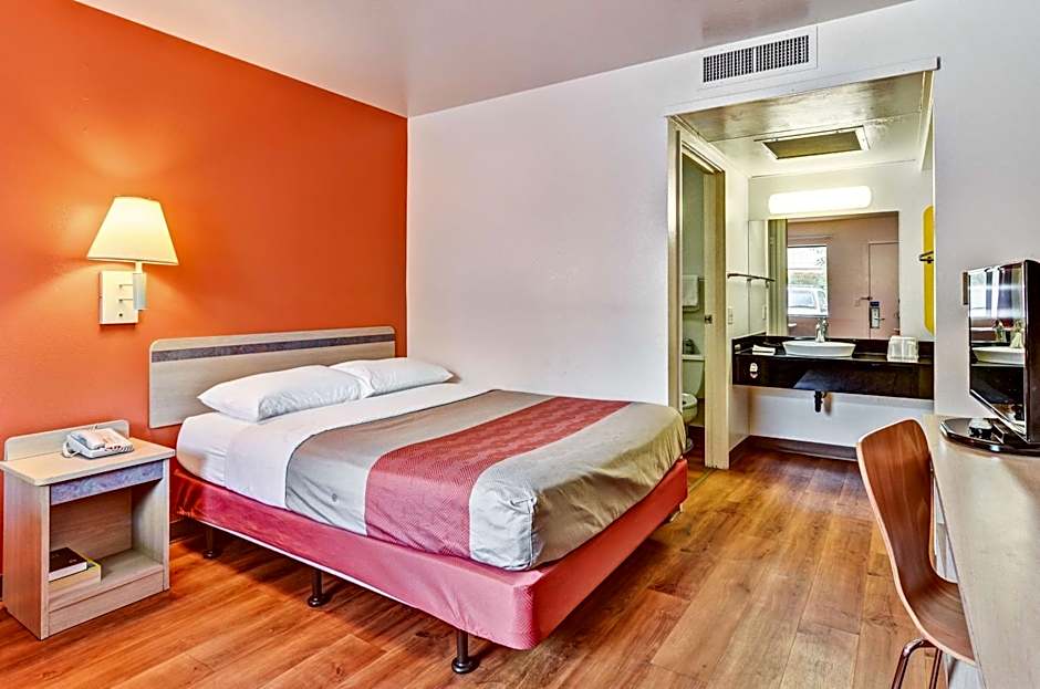 Motel 6 Pittsburgh - Crafton