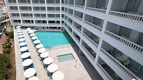 Hotel Blue Sea Lagos de Cesar