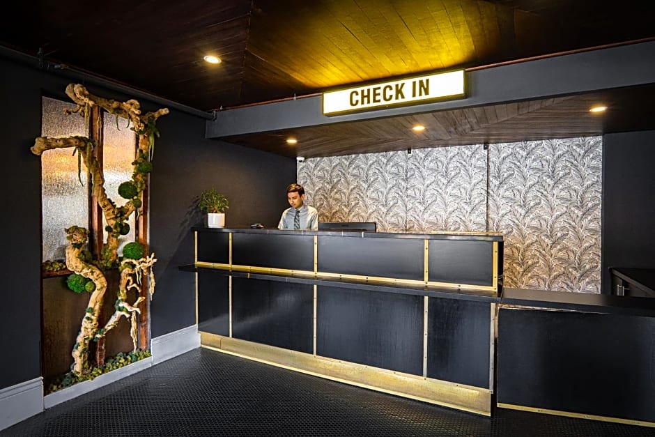 H Hotel