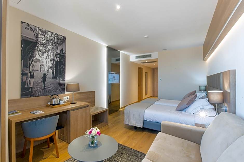 Lamaraz Hotels