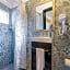 Anzures Black House