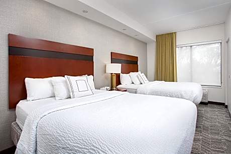 Queen Suite with Two Queen Beds, Bathtub and Trundle Sofa - Mobility Access/Hearing Accessible